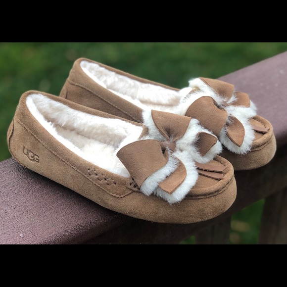 ugg bow moccasins